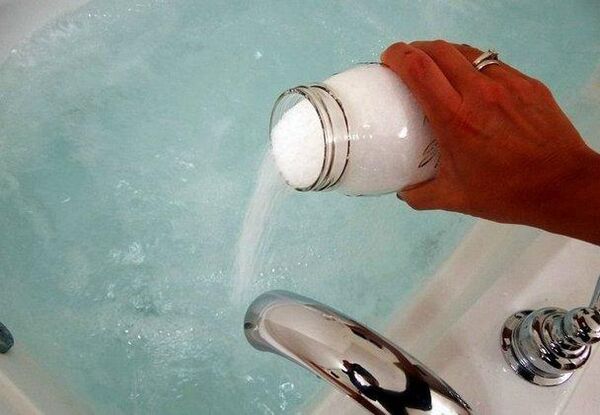 Bagno di soda per l'ingrandimento del pene